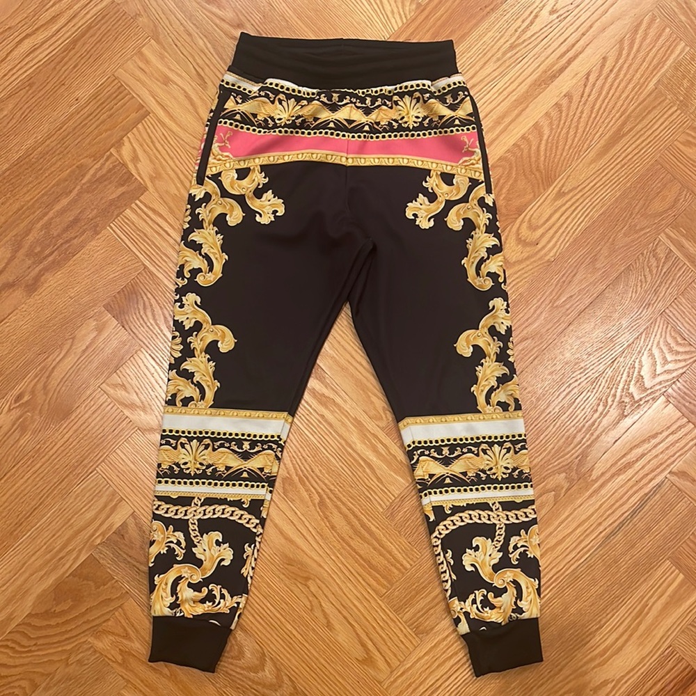 Like new, fitted, tapered sweatpant jogger from Zara. Size S. Great condition